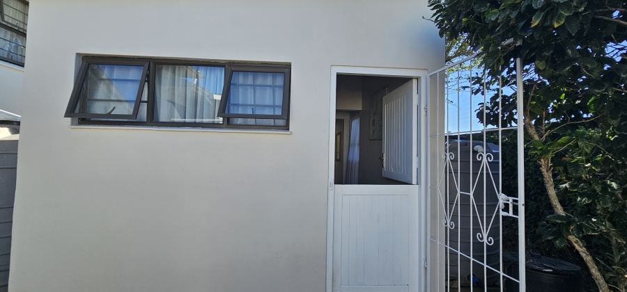 6 Bedroom Property for Sale in Gonubie Eastern Cape